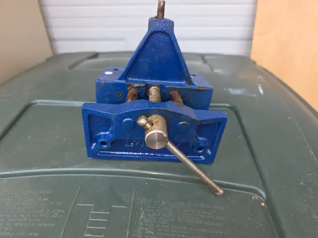 Mastercraft Woodworking Vise, Wide Jaw, 6-in #057-9007-8 Blue in Hand Tools in Windsor Region - Image 9