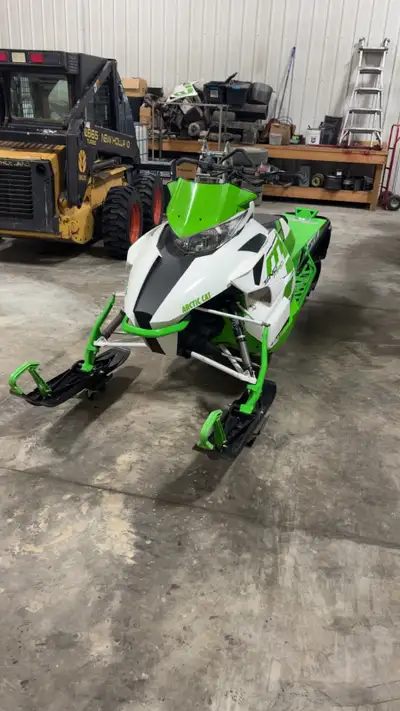 2017 Arctic Cat m8000 153 track 2.6” lug All stock Spare belt 741km $8400 obo Call 3065638124