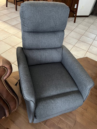 Small new lift chair