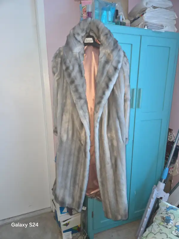 Manteau vison synthétique Sirbain in Women's - Tops & Outerwear in Longueuil / South Shore - Image 5