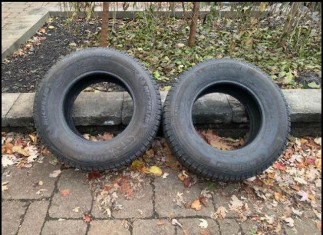2 pneus Michelin Latitude X-Ice (265 70 R17) Chevolet Silverado dans Pneus et jantes  à Longueuil/Rive Sud