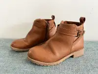 Old Navy toddler boots - size 11