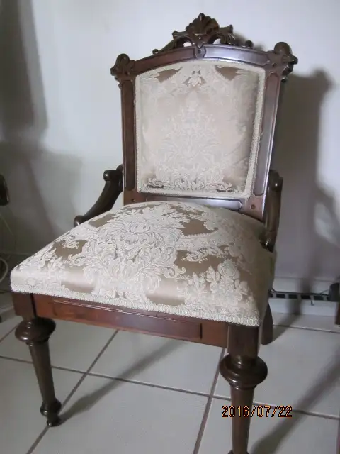 A Set of  3 Living Room  Antique Chairs in Chairs & Recliners in Vancouver - Image 6