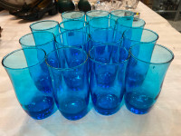 Lot de 17 verres à eau bleu turquoise vintage 1970