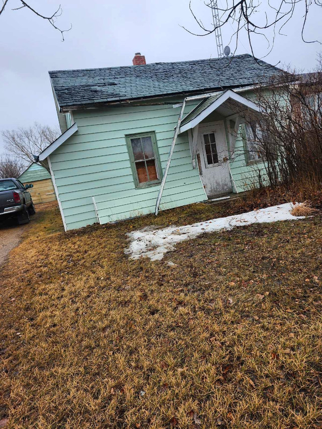empty house & land for sale  in Houses for Sale in Moose Jaw