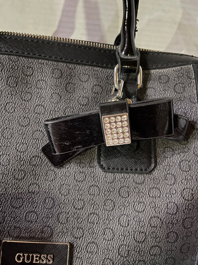  Super sweet Guess purse and wallet in Women's - Bags & Wallets in Oshawa / Durham Region - Image 2