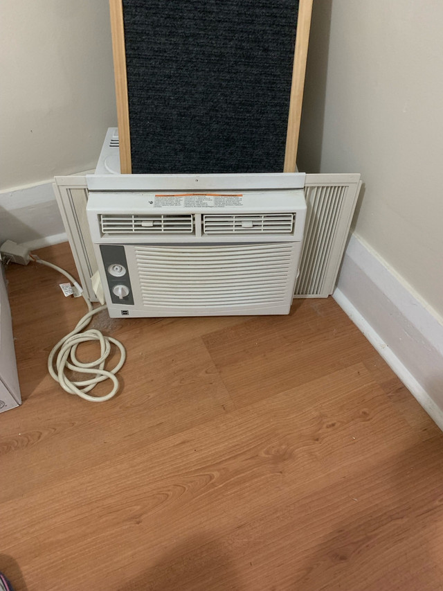 Air Conditioner  in Heaters, Humidifiers & Dehumidifiers in Oshawa / Durham Region