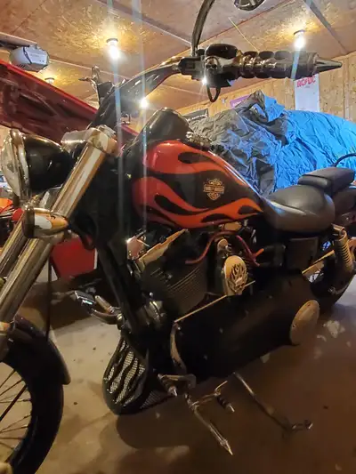 I have a Dyna Wideglide up for sale, I am the only owner and bought it new at Privateers, maintenanc...