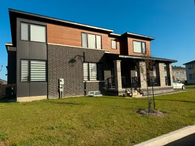 Stunning 5 + 2 Bedroom and 4 bathrooms corner unit home