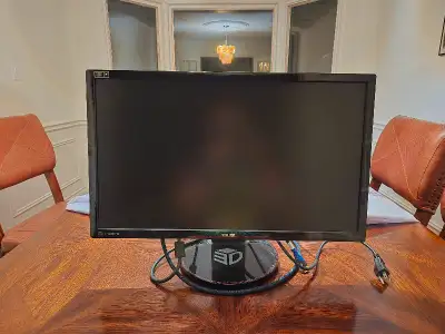 Selling my gaming monitor because I've bought a new one. It's in great condition. Ultra smooth actio...