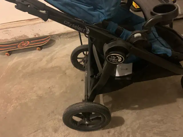 excellent condition city select stroller for only $300 in Strollers, Carriers & Car Seats in Edmonton - Image 3