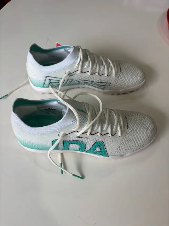 IDA Rise women’s size 8 indoor soccer shoes in Soccer in Kitchener / Waterloo - Image 3