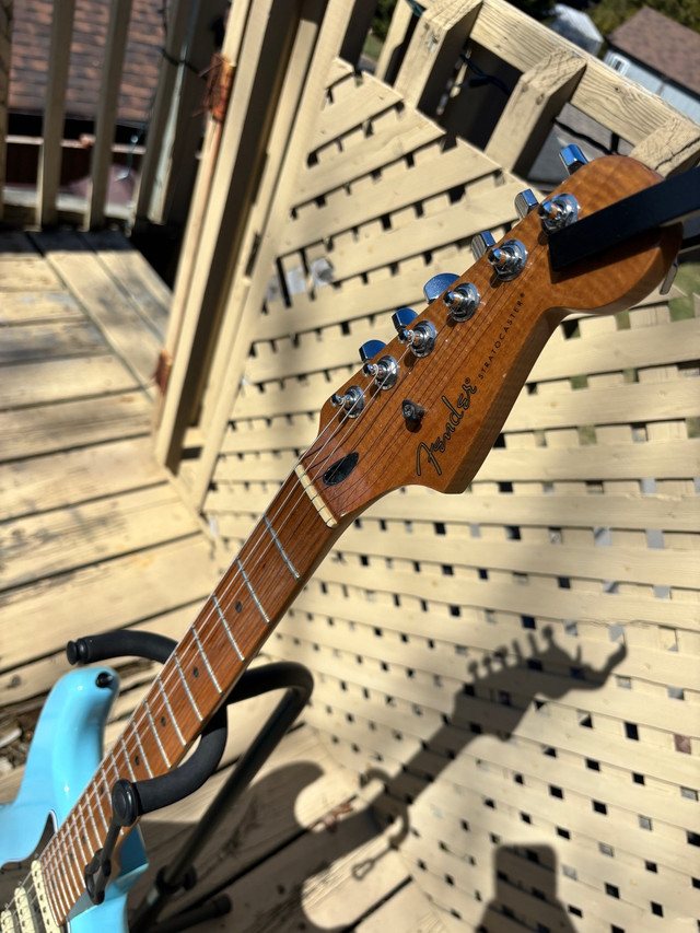 Fender Stratocaster , American-Killer in Guitars in Oshawa / Durham Region - Image 3