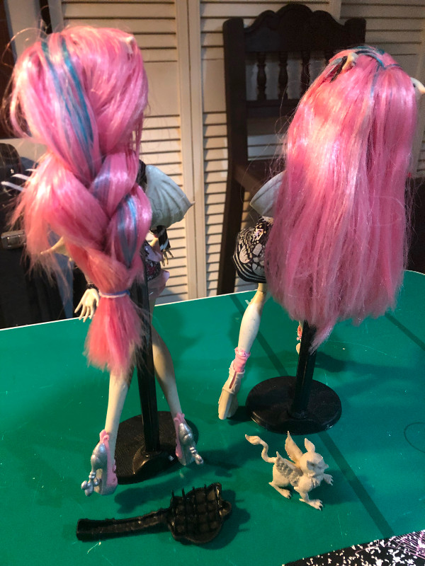 Rochelle Goyle MH Monster High Set 2x 12"Dolls Gargoyle Display in Toys & Games in Markham / York Region - Image 3