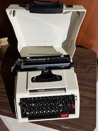 TYPEWRITER (Brother Deluxe 750TR COLLECTORS Item)