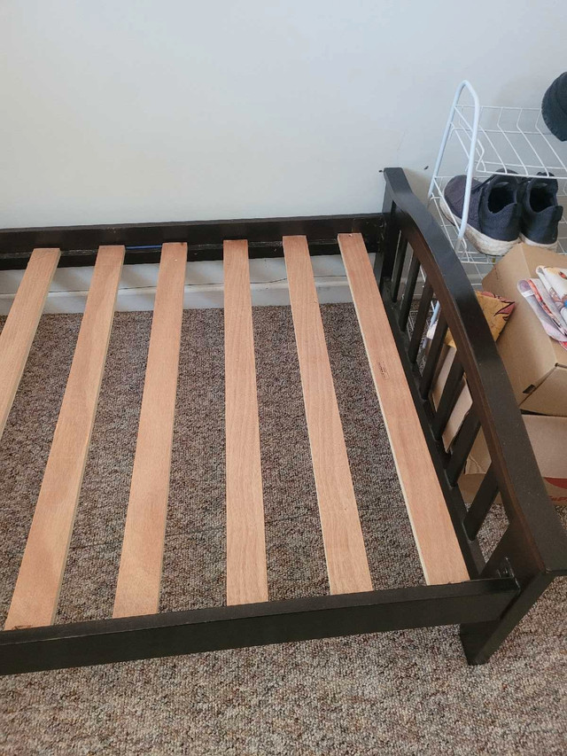 twin bed in Beds & Mattresses in Trenton - Image 2