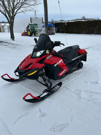 10925 kms Mint condition 121” track Back seat spare gas tank Ski wheels Double layered track with ic...