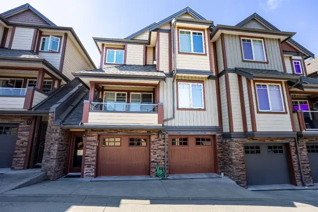3 Bed/3 Bath Townhouse w/ Ocean View – Hammond Bay, Nanaimo