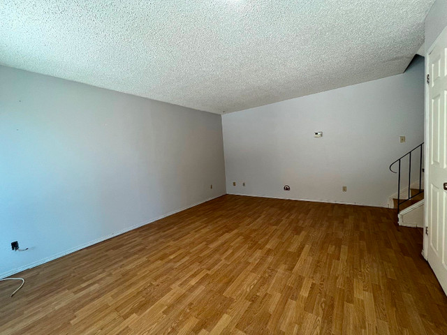 3-bedroom townhouse near Dalhousie C-train station in Long Term Rentals in Calgary - Image 4
