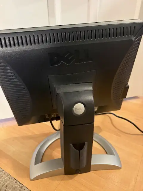 Dell 17” UltraSharp 1704FPTt 1280x1024 LCD Flat Panel Monitor$70 in Monitors in Oakville / Halton Region - Image 5