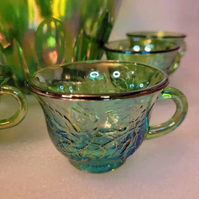 Vintage Carnival Glass Punch Bowl and 12 Cups iridescent green in Holiday, Event & Seasonal in City of Montréal - Image 8