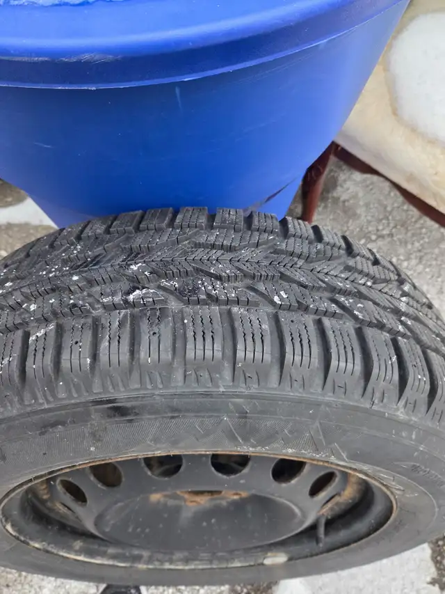 Winter force winter tires and rims off a 2215/60/R16 in Tires & Rims in Mississauga / Peel Region - Image 4