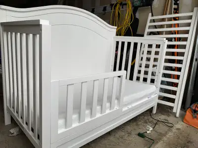 DaVinci crib / convertible bed, View more