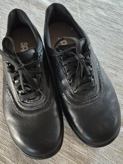 SAS womens walking on cloud shoes like new, View more