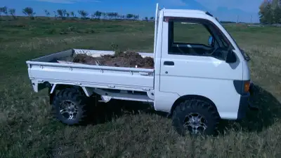 1997 Daihatsu Mini Truck Plow Truck 5 speed manual, selectable 4WD Selectable High/Low gear Winch Up...