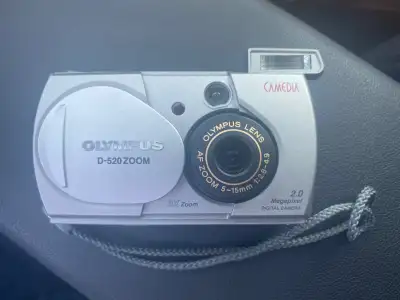 Olympus CAMERA D-520 Zoom 2.0MP Digital Point & Shoot Camera , View more