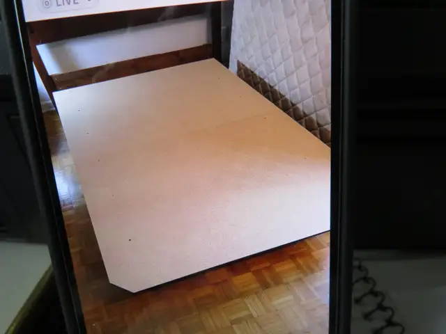 Base de lit (pour lit double) in Beds & Mattresses in Laval / North Shore - Image 4