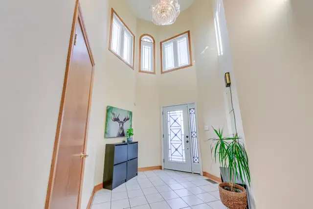 large/bright/quiet room near UTM Dundas/ErinMillsPkwy May-August