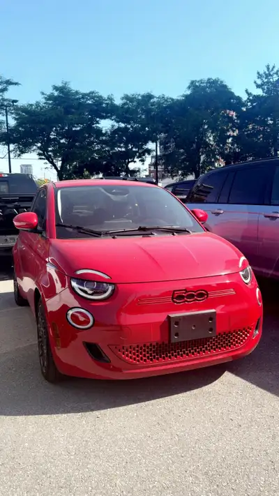 2024 Fiat 500 – 2dr Hatchback (Electric, Automatic) Turn heads with this bold, all-electric 2024 Fia...