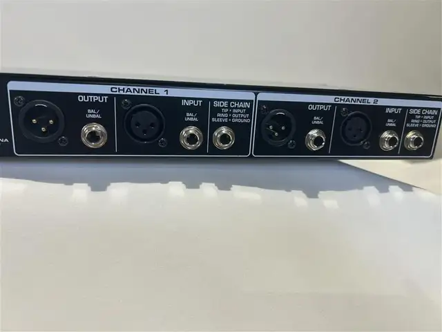 SQ-2 Tapco Gate/Compressor in Stereo Systems & Home Theatre in Oakville / Halton Region - Image 4