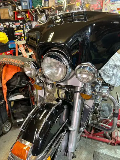 Own a piece of history with this classic 1983 Harley-Davidson Shovelhead, featuring its iconic V-twi...