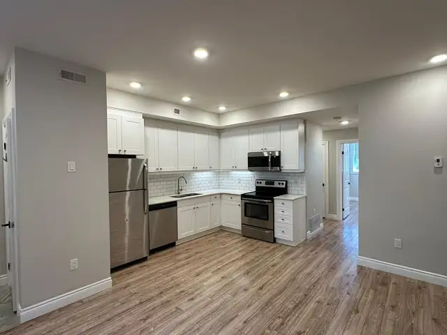 Modern 1 Bedroom Condo + Parking | Union St Waterloo in Long Term Rentals in Kitchener / Waterloo - Image 3