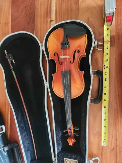 1/4 student violin (case included), View more
