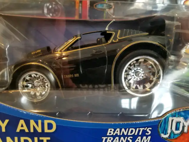 Diecast Smokey and the Bandit Pontiac Trans Am Tooned in Arts & Collectibles in Markham / York Region - Image 3