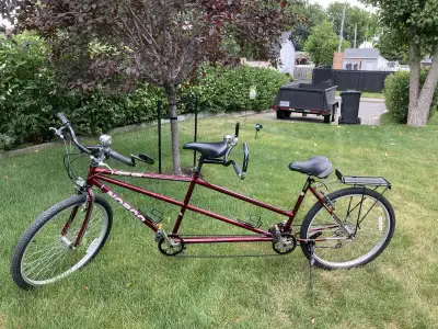 Veuillez me contacter par téléphone. Découvrez ce vélo tandem Norco, parfait pour des aventures à de...