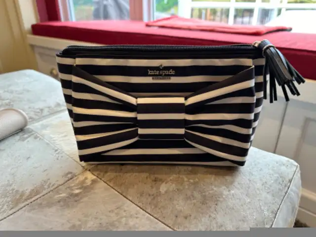 Designer Leather Purses/Handbags in Women's - Bags & Wallets in Bedford - Image 11