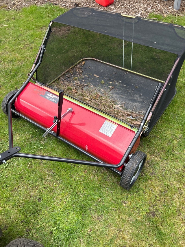 42” tow behind lawn sweeper Lawnmowers & Leaf Blowers London Kijiji