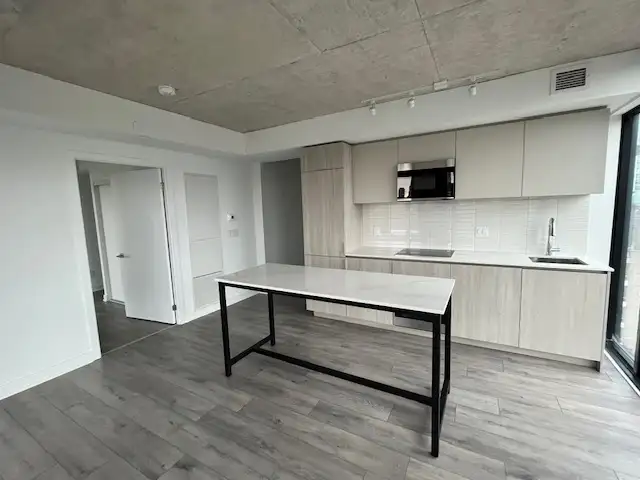 guest room in a new condo 2b 2b near TMU Toronto to rent in Sep Image# 1
