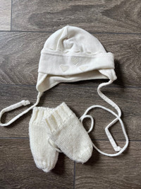 Tuque et mitaines bebe fille ou garcon 3-6 mois