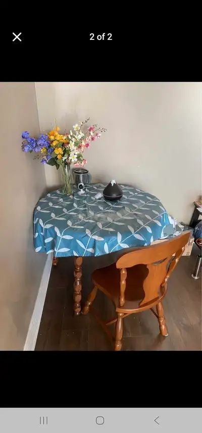 Dining table with 4 chairs (only 1 chair included in picture.) 4 chairs will be included. If you don...