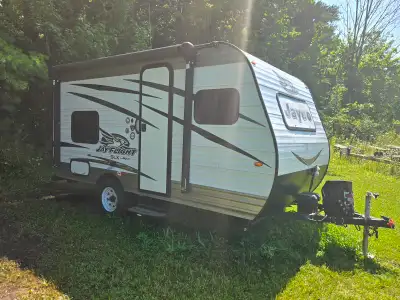 This feather light trailer is in good condition, clean and with lots of upgrades. This is a light tr...