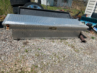 Truck bed tool box