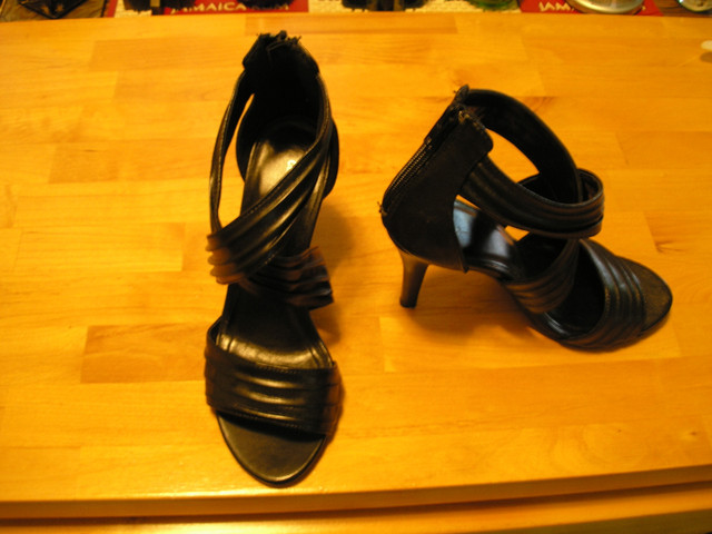Burgendy Shoes and 2 prs Black Sandals in Women's - Shoes in Saskatoon - Image 2