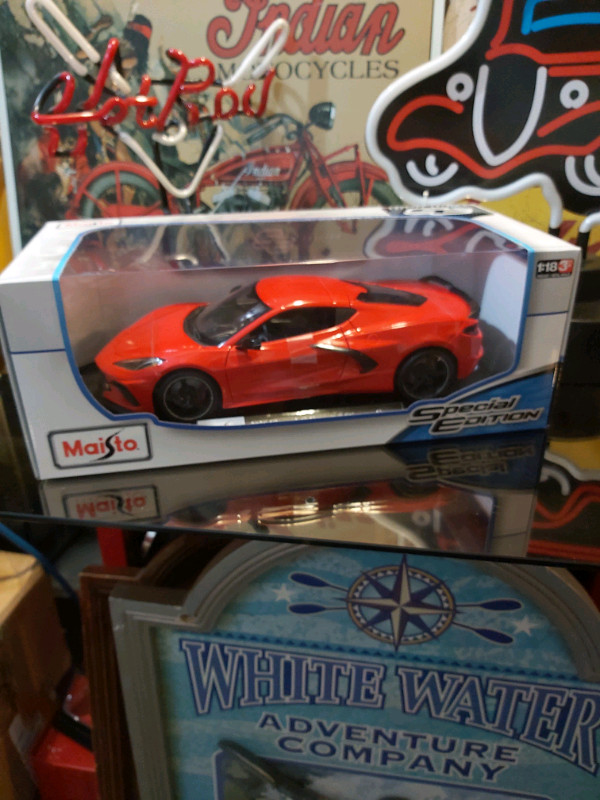 Diecast Cars &Trucks 1:18th Scale 
Corvette  in Toys & Games in Hamilton - Image 2