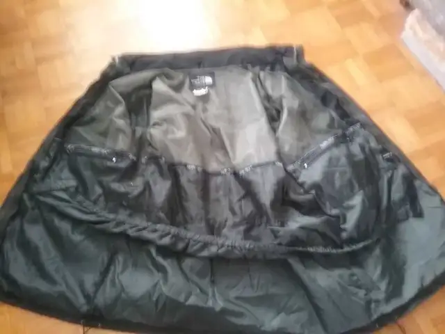 North face goretex jacket in Men's in Laval / North Shore - Image 3