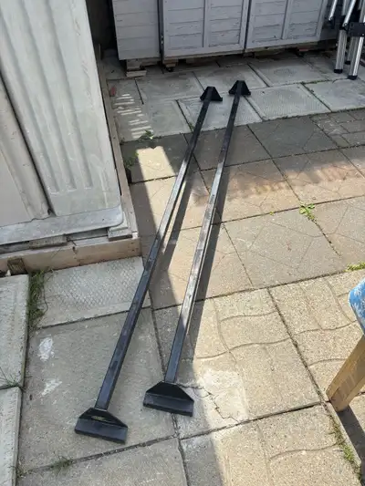 Support qui s’installe sur une tente roulotte Ou autres Négociables